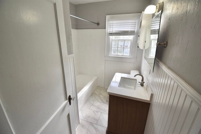 Building Photo - 522 Talaflo St