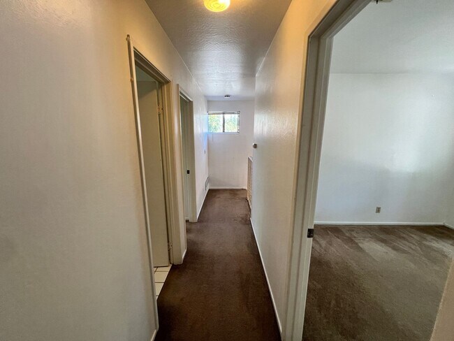 Building Photo - Spacious Home in Wonderful Davis Neighborhood!