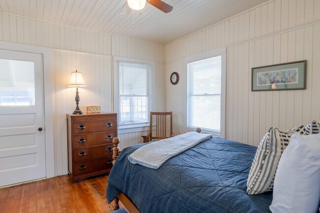 Building Photo - 640 S Columbia St