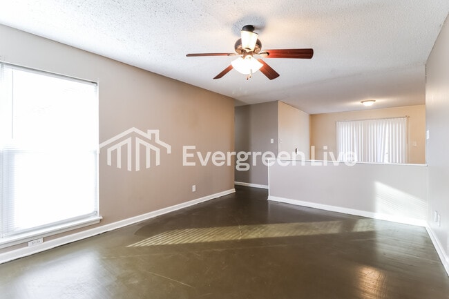 Building Photo - 5024 Lynn Ln