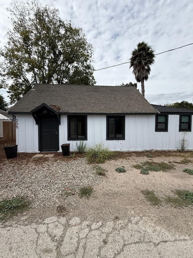 Building Photo - W20500