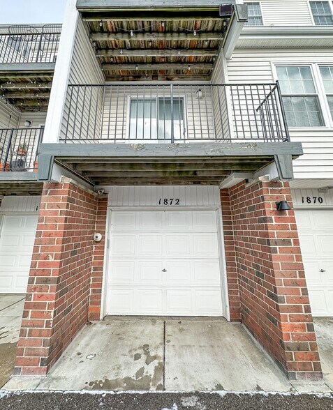 Building Photo - 1872 Lindsay Ln