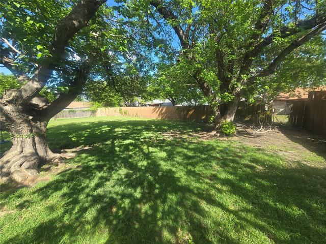Building Photo - 422 Woodmere Dr