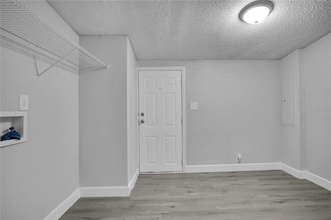 Building Photo - 10526 Bay Hills Cir