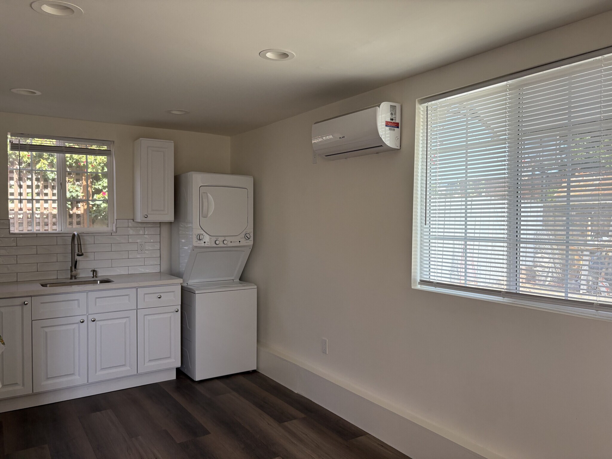 Your own washer/dryer - 5614 Riverton Ave