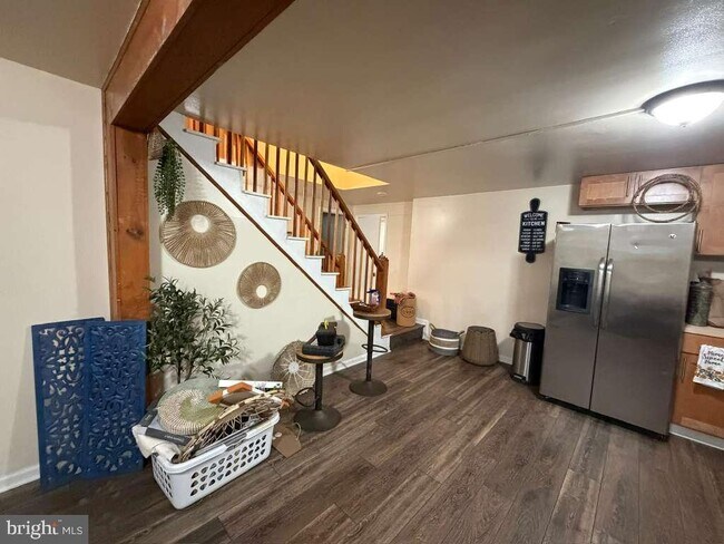 Building Photo - 233 Molden Dr