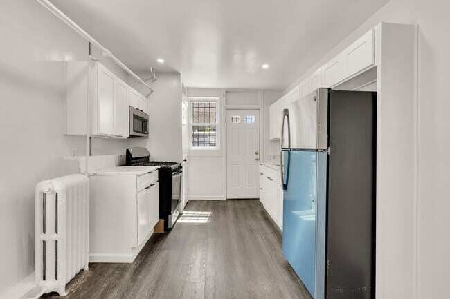 Building Photo - 810 Otis Pl NW