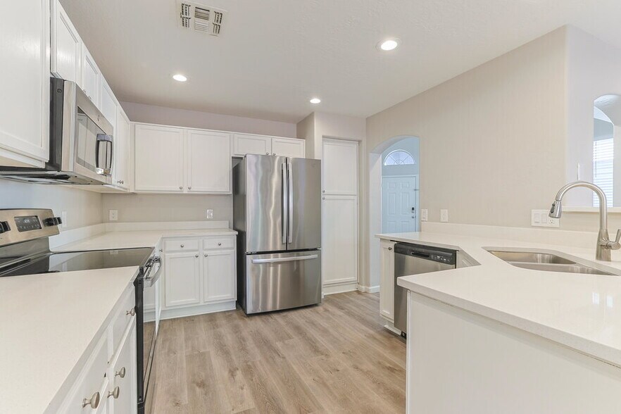 Building Photo - 3719 E Inverness Ave