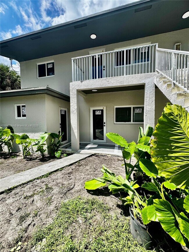 Primary Photo - 1460 SW 24th Ct