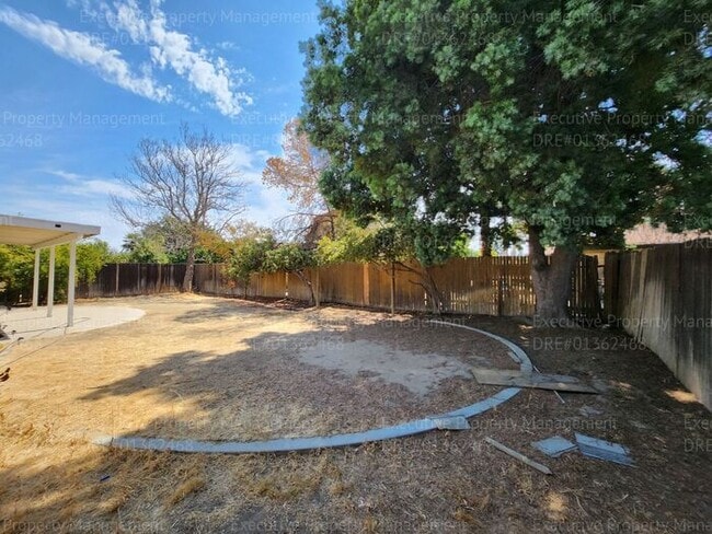 Building Photo - 3 Bedroom 2 Bath Great Location