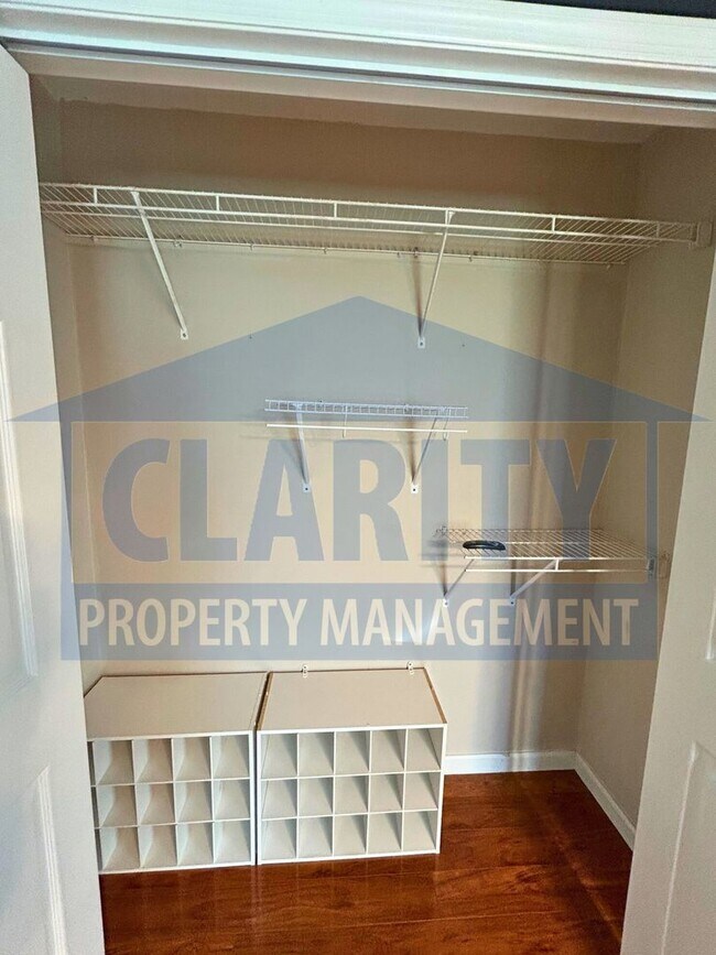 Building Photo - *HOLIDAY SPECIAL!* $400 OFF DECEMBER'S RENT!*