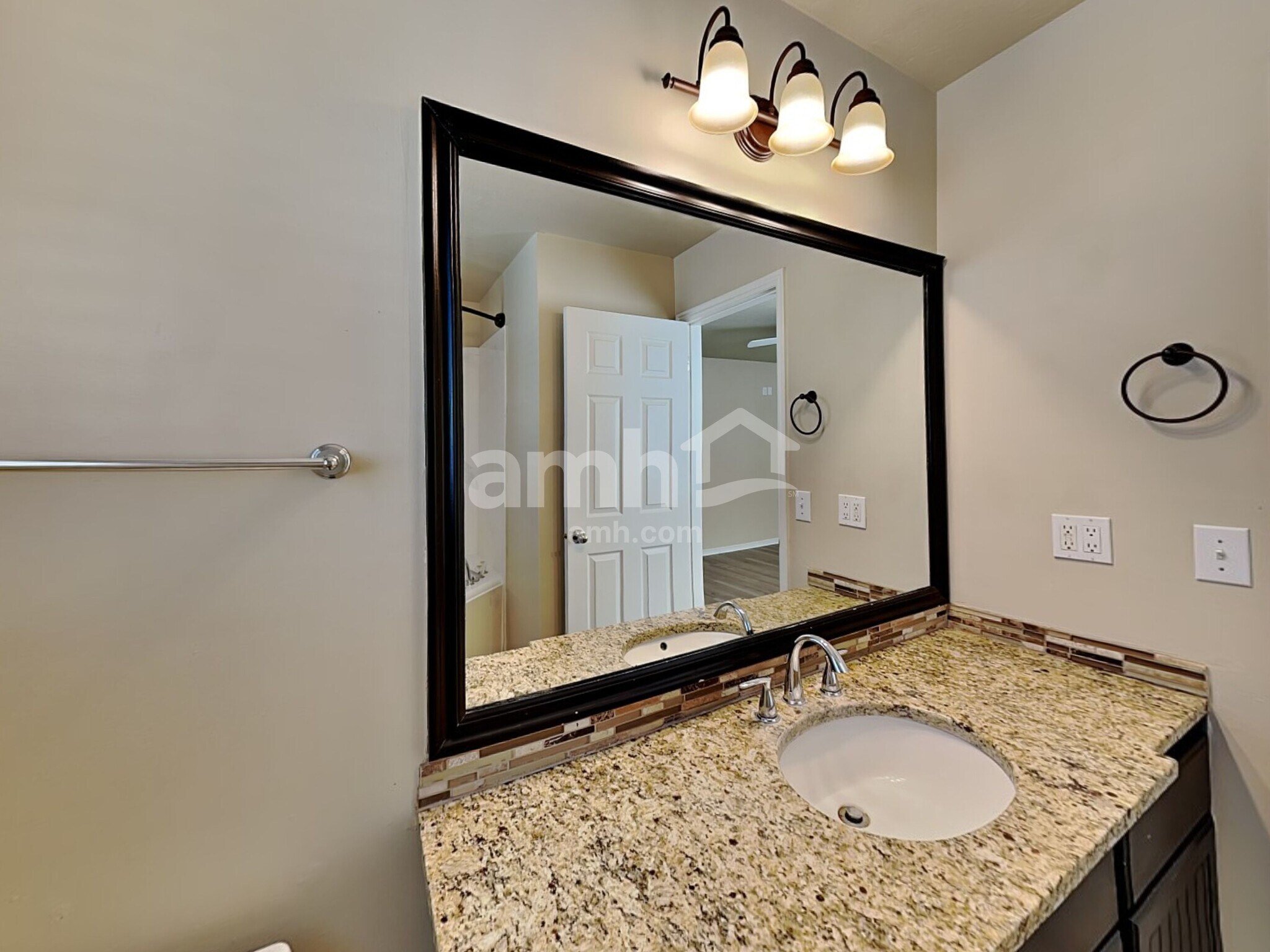 Building Photo - 2964 S Fetzer Dr