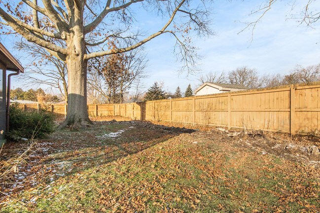 Building Photo - 2149 Lonsdale Dr NE