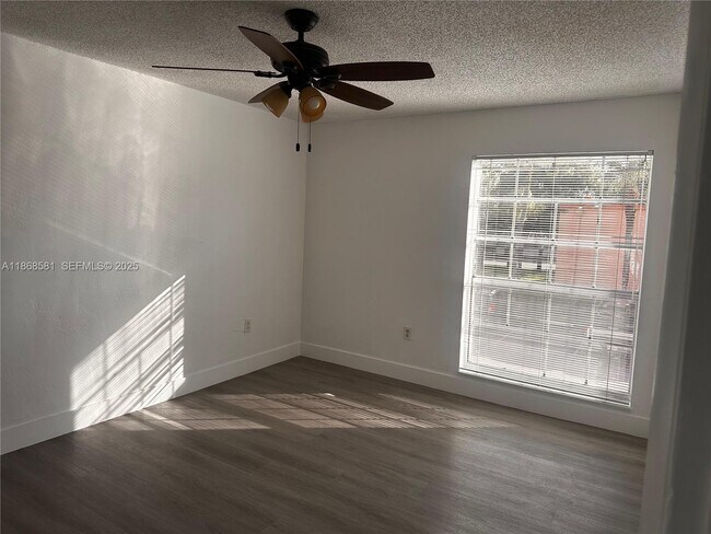 Building Photo - 7231 Miami Lakes Dr