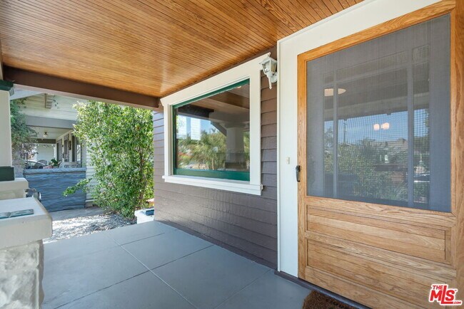 Building Photo - 1438 W 45th St