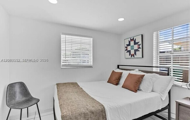 Building Photo - 6445 SW 22nd St