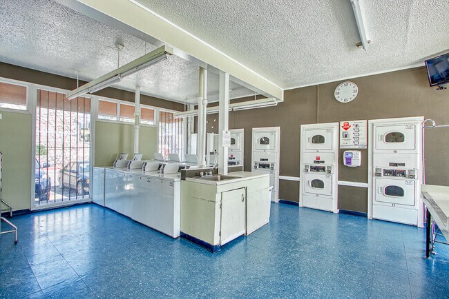 Building Photo - 6400 Edgemere Blvd