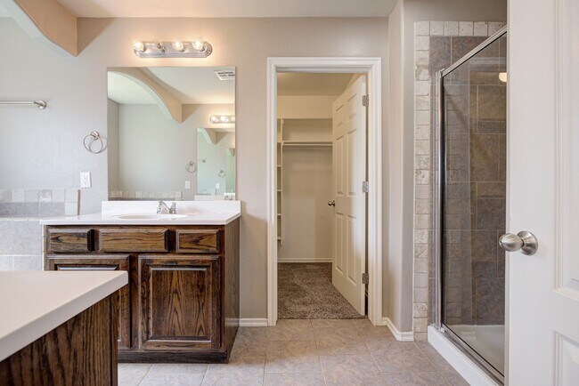 Building Photo - Spacious 4-Bedroom Home with Modern Upgrad...