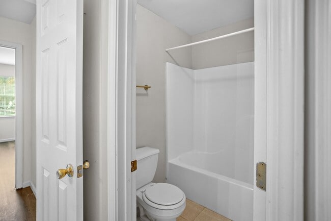 Building Photo - 4 Bedroom 2 Bath Townhouse in Pelham