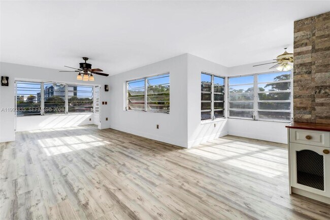 Building Photo - 285 NE 191st St