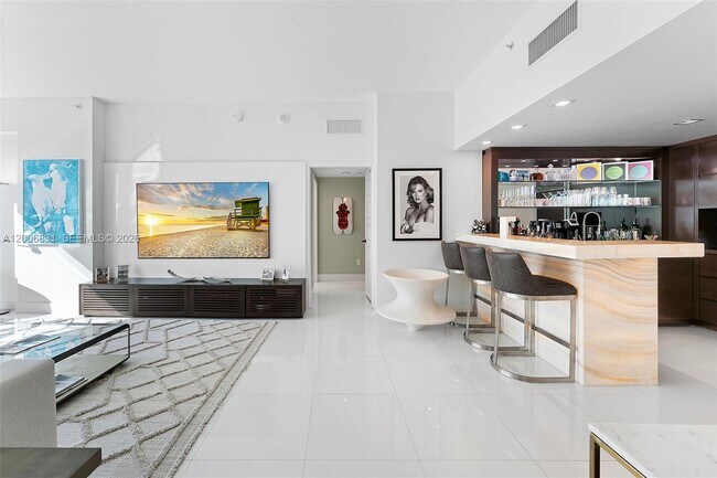 Building Photo - 6801 Collins Ave