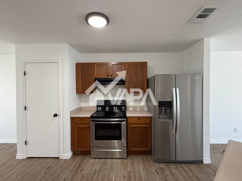Building Photo - 5823 Midcrown Dr