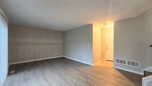 Building Photo - 122 Canton Ln