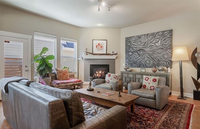 Building Photo - Modern 3BR Home with Finished Basement & Private Courtyard in Lowry