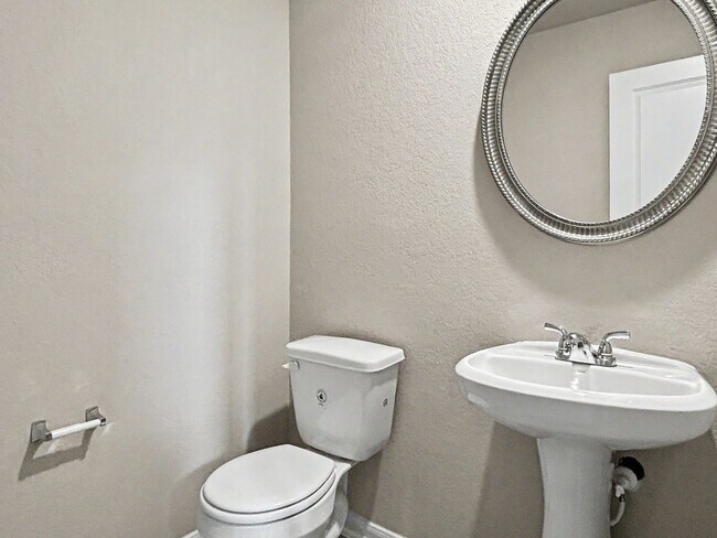 Building Photo - Spacious 4-Bedroom w/ Loft - Far West San Antonio