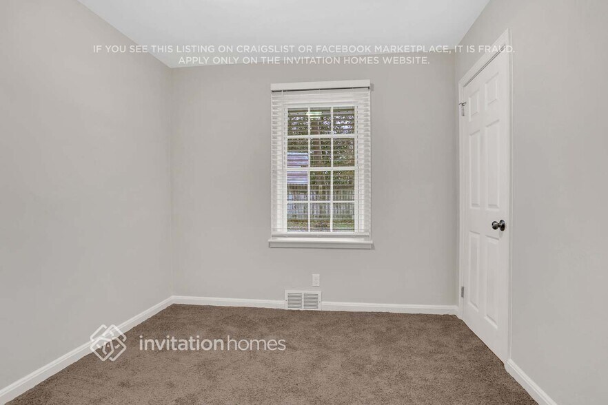 Building Photo - 190 Pineview Dr