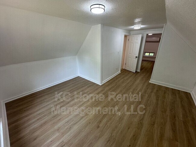 Building Photo - 2958 Lockridge Ave