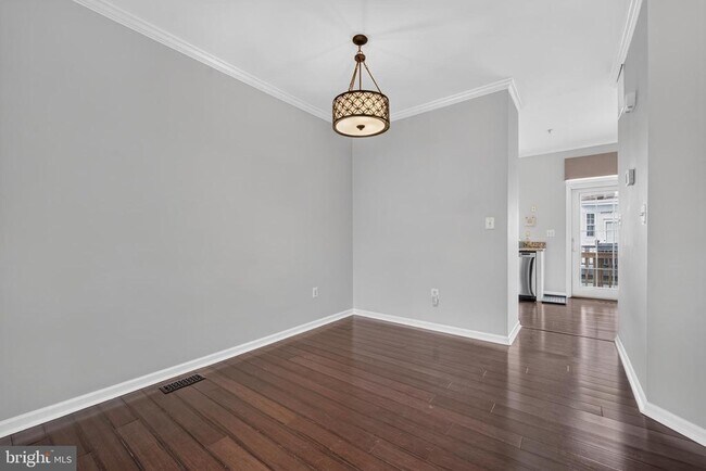 Building Photo - 932 Harrison Cir