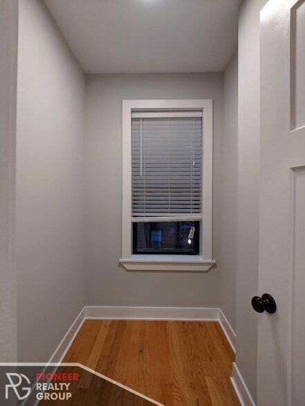 Building Photo - 4409 N Wolcott Ave
