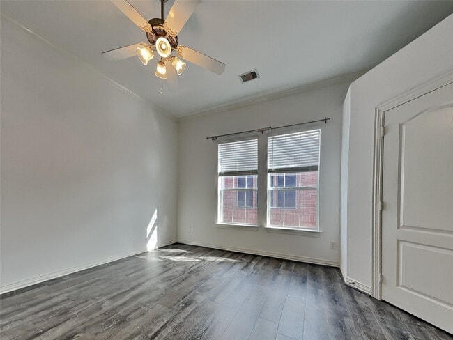 Building Photo - 3412 Honsinger St