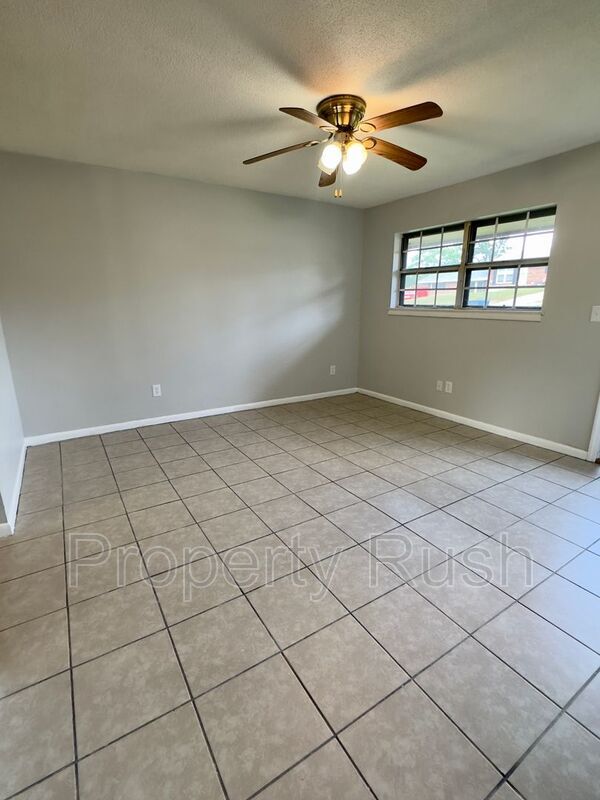 Building Photo - 1682 Hamlet Dr