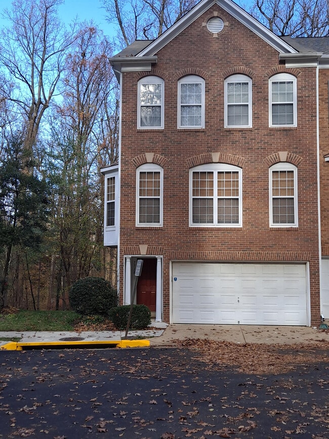 Building Photo - 7738 Heritage Woods Way
