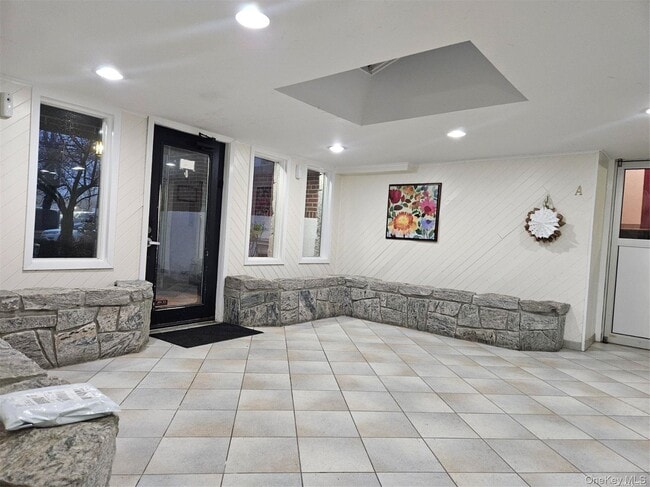 Building Photo - 30 Shipherd Ave