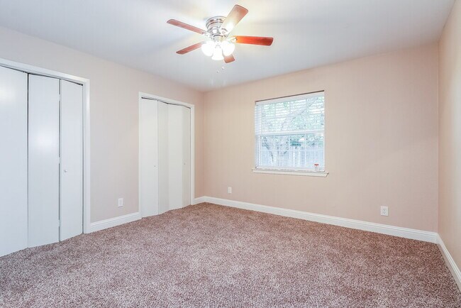 Building Photo - 1721 Steinburg Ln