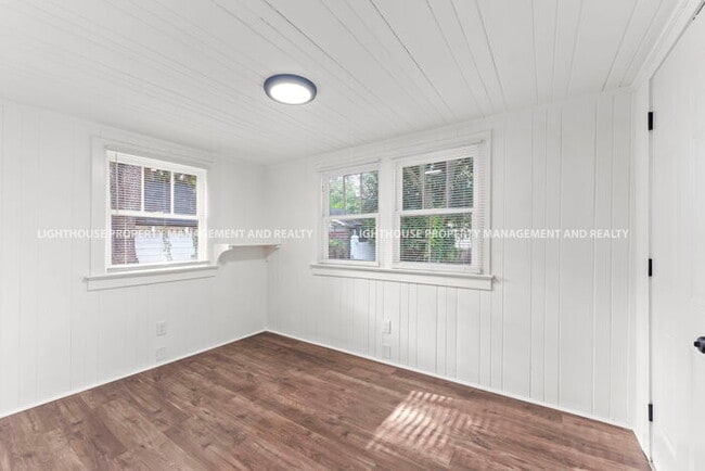 Building Photo - Renovated house with front and back porch