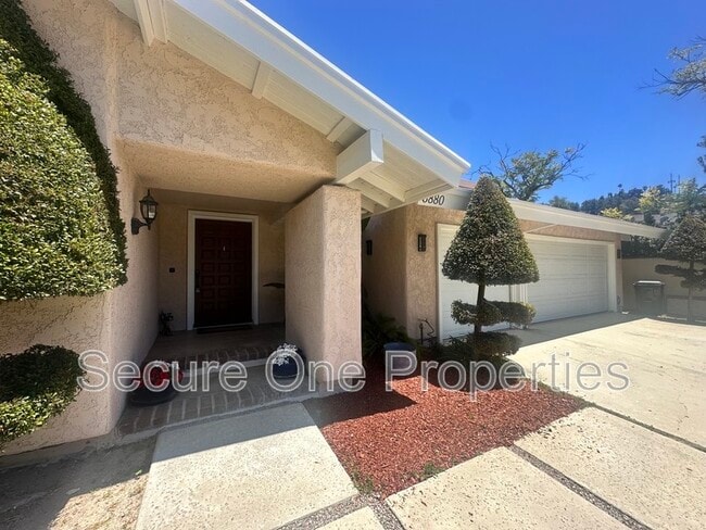 Building Photo - 3880 Via Verde