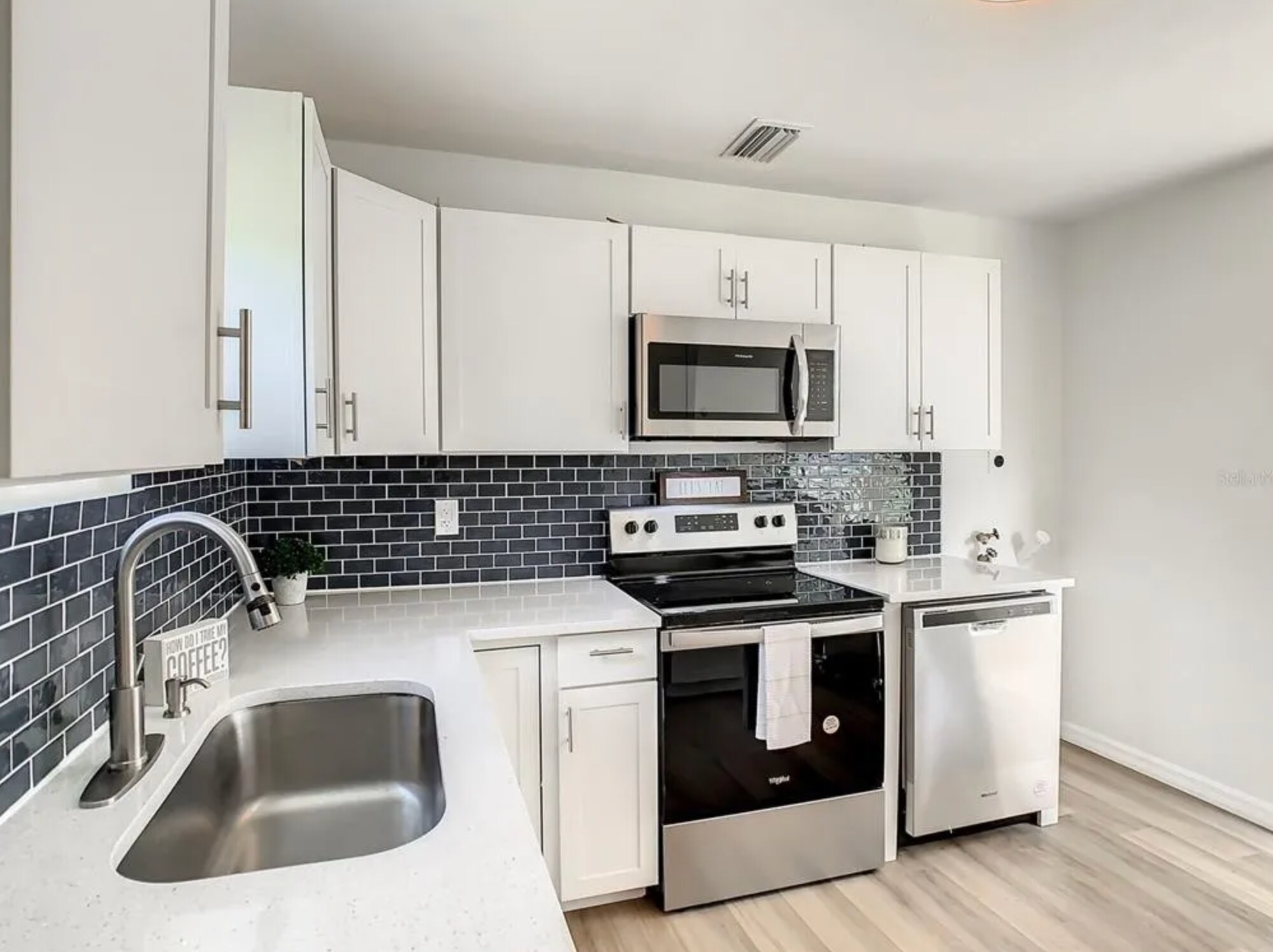 Building Photo - 115 W Redding St