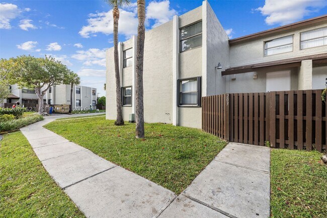 Building Photo - 10050 NW 9th St Cir