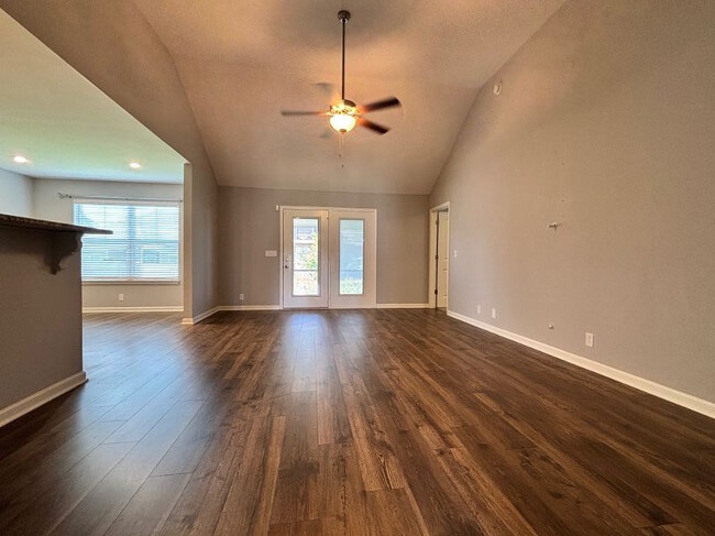 Building Photo - 2431 Hollis Dr