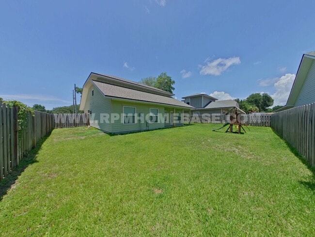 Building Photo - Elegant, 4 Bed, 3.5 bath Nearly New & Move-In Ready in Shalimar