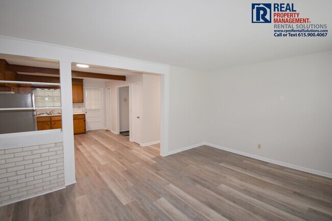 Building Photo - 2 bedroom 1 bath duplex with washer/dryer hookups, lawncare included!
