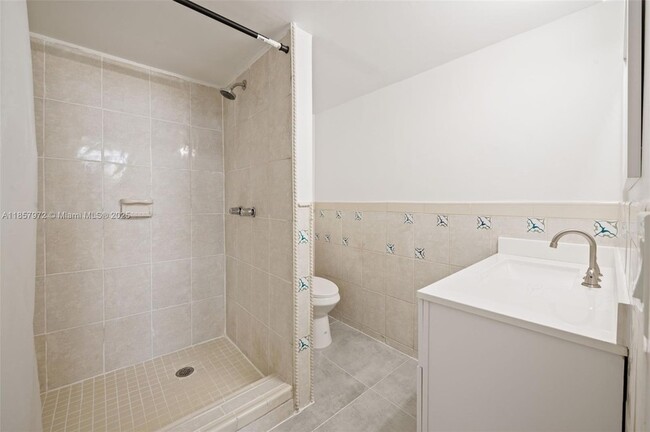 Building Photo - 10090 NW 80th Ct