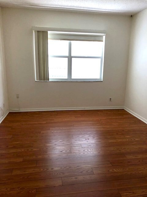 Building Photo - 1115 Lake Terrace