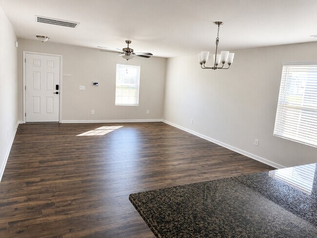 Building Photo - 144 Hornet Dr