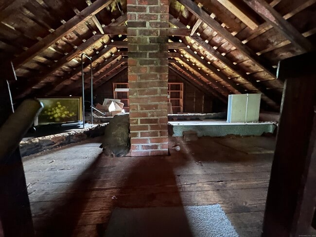 Building Photo - 260 Notch Hill Rd