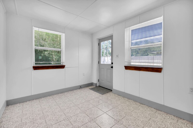 Building Photo - 1374 Murray Dr